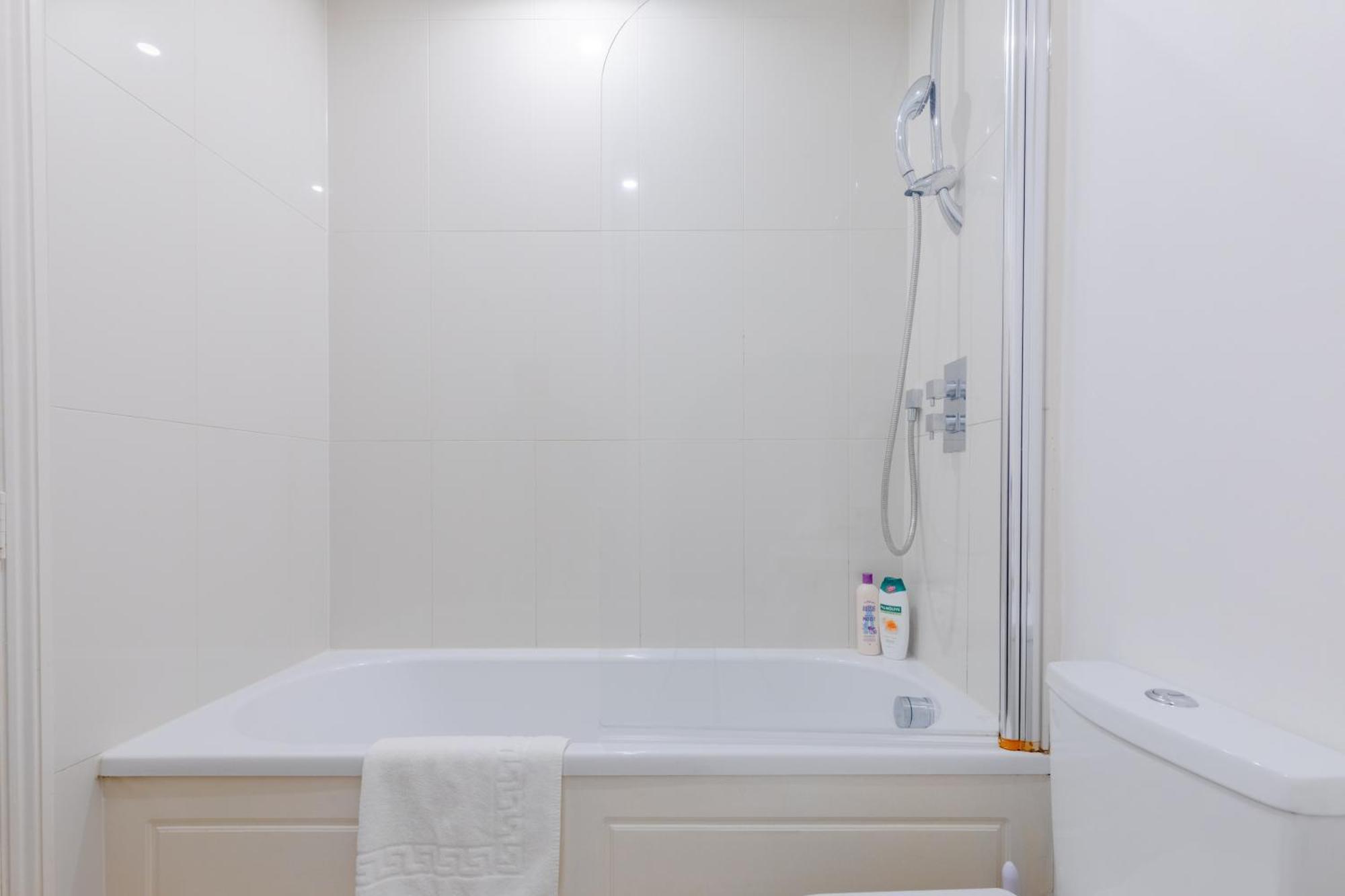 Fantastically Located 2bd Flat Kensington Appartement Londres