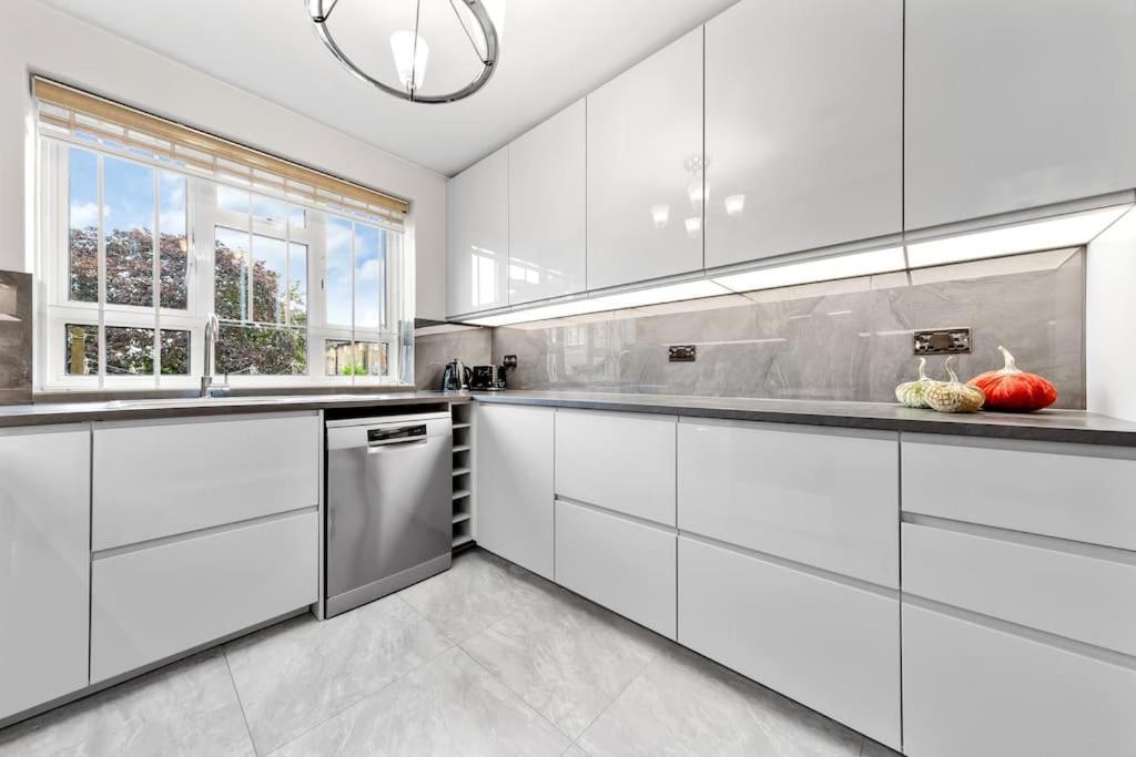 Modern Spacious 1 Bedroom Flat In Hampstead * London