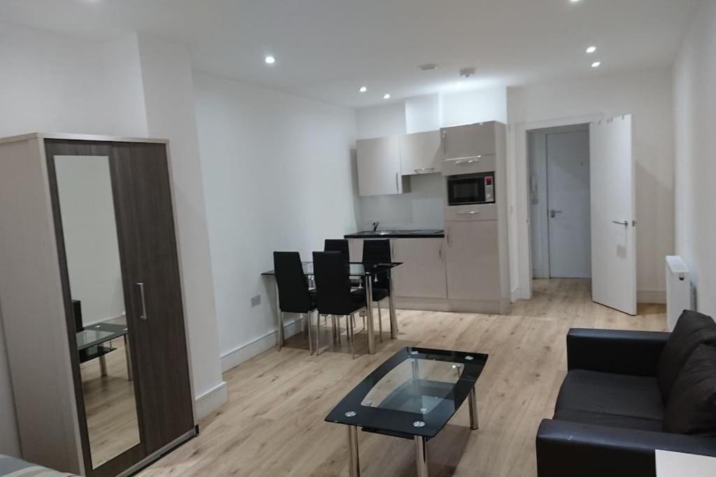 Southwark & Bermondsey 5 *
