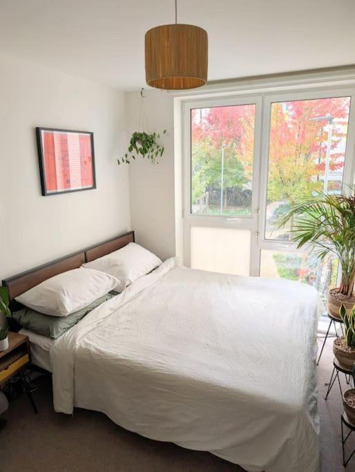 Appartement Modern East Apt, 3 Bedrooms, 2 Bathrooms *