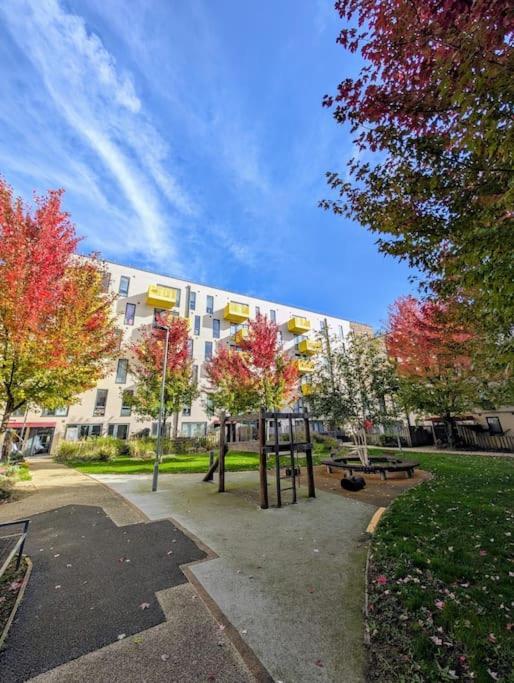 Modern East Apt, 3 Bedrooms, 2 Bathrooms Appartement *