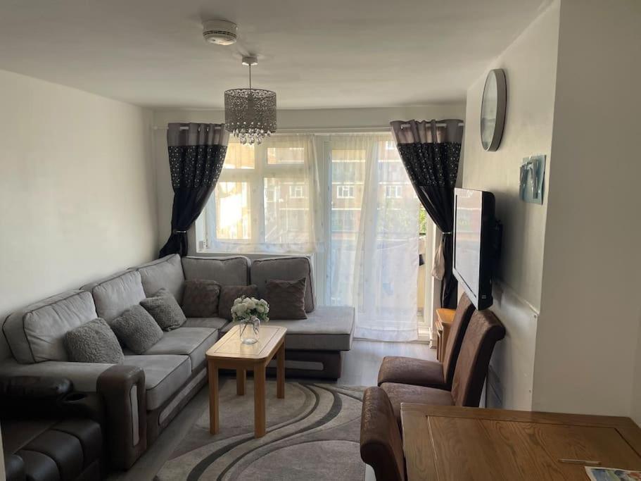 Lovely Comfortable Near Canarywhaflondoncity Londres