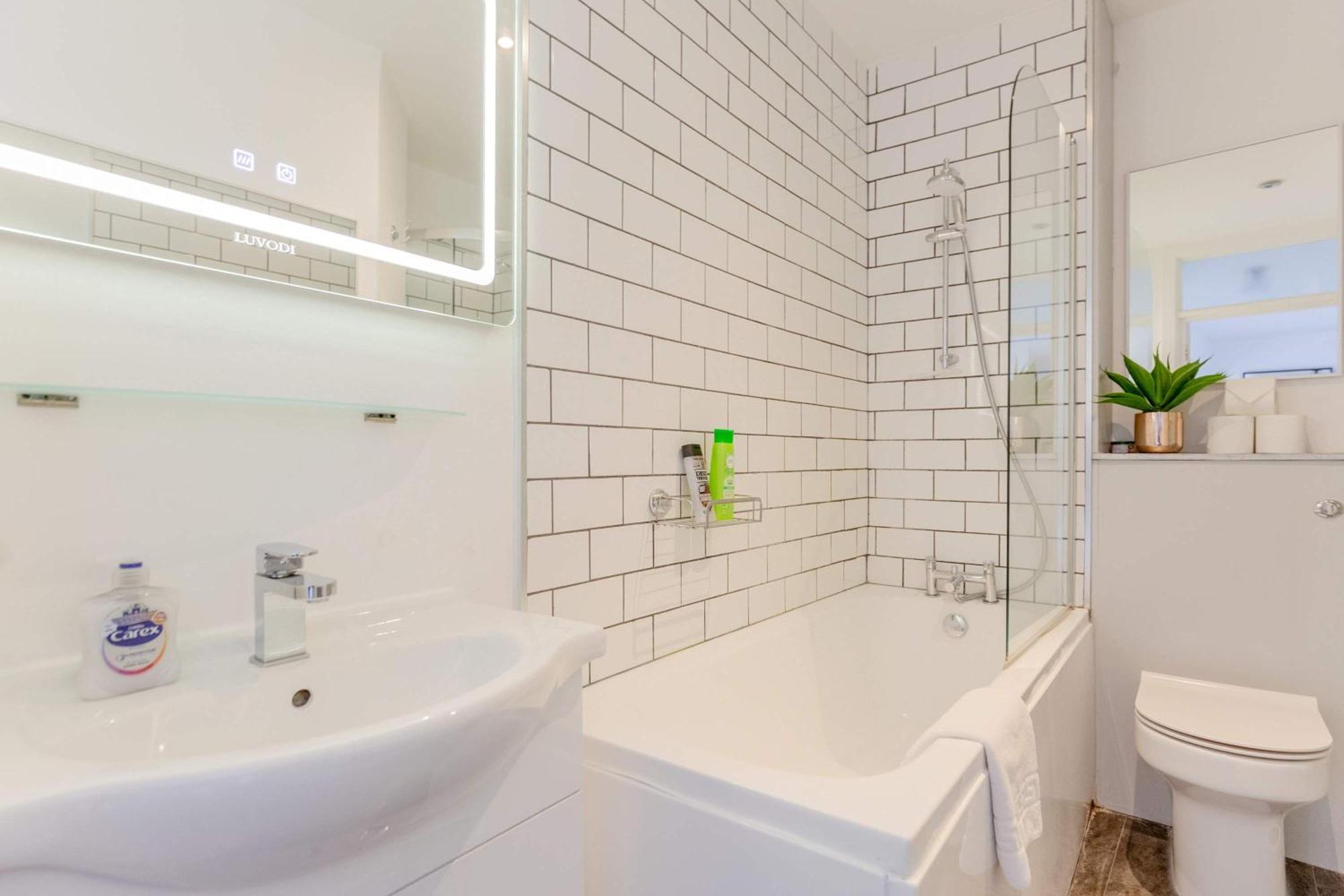 Bright 2 Bedroom Flat In Lambeth With Balcony * Londres