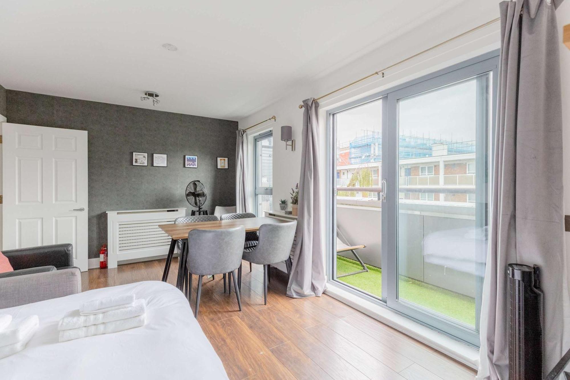Bright 2 Bedroom Flat In Lambeth With Balcony Appartement *