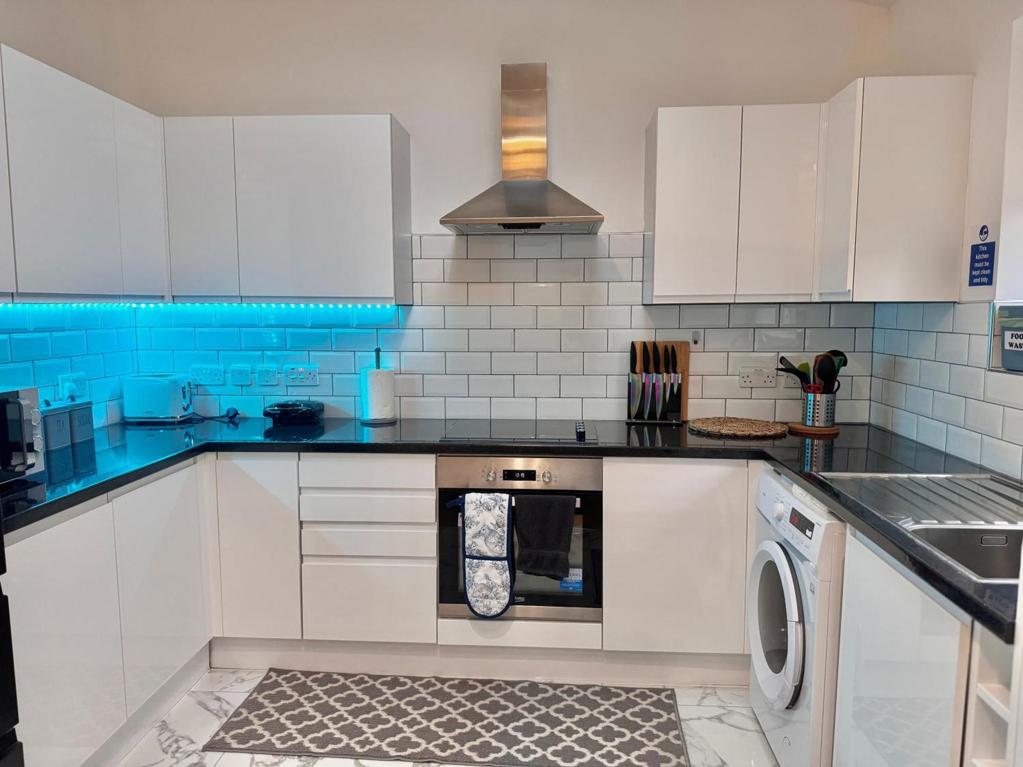 Modern 1-bed 30min To & Parking