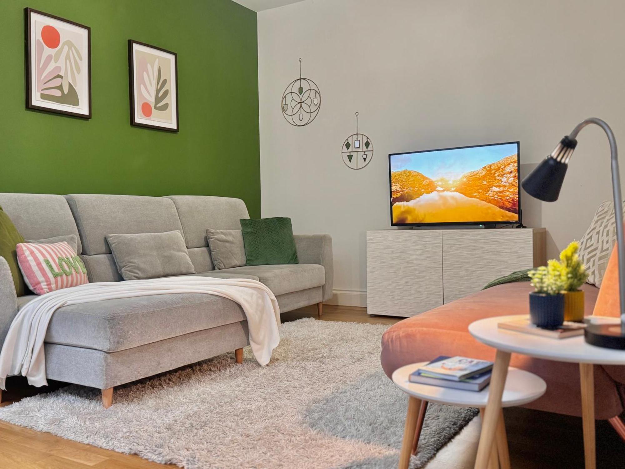 Modern 1-bed 30min To & Parking *