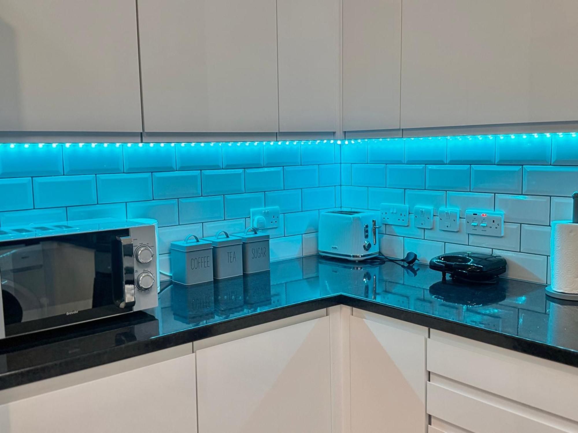 Modern 1-bed 30min To & Parking * Londres
