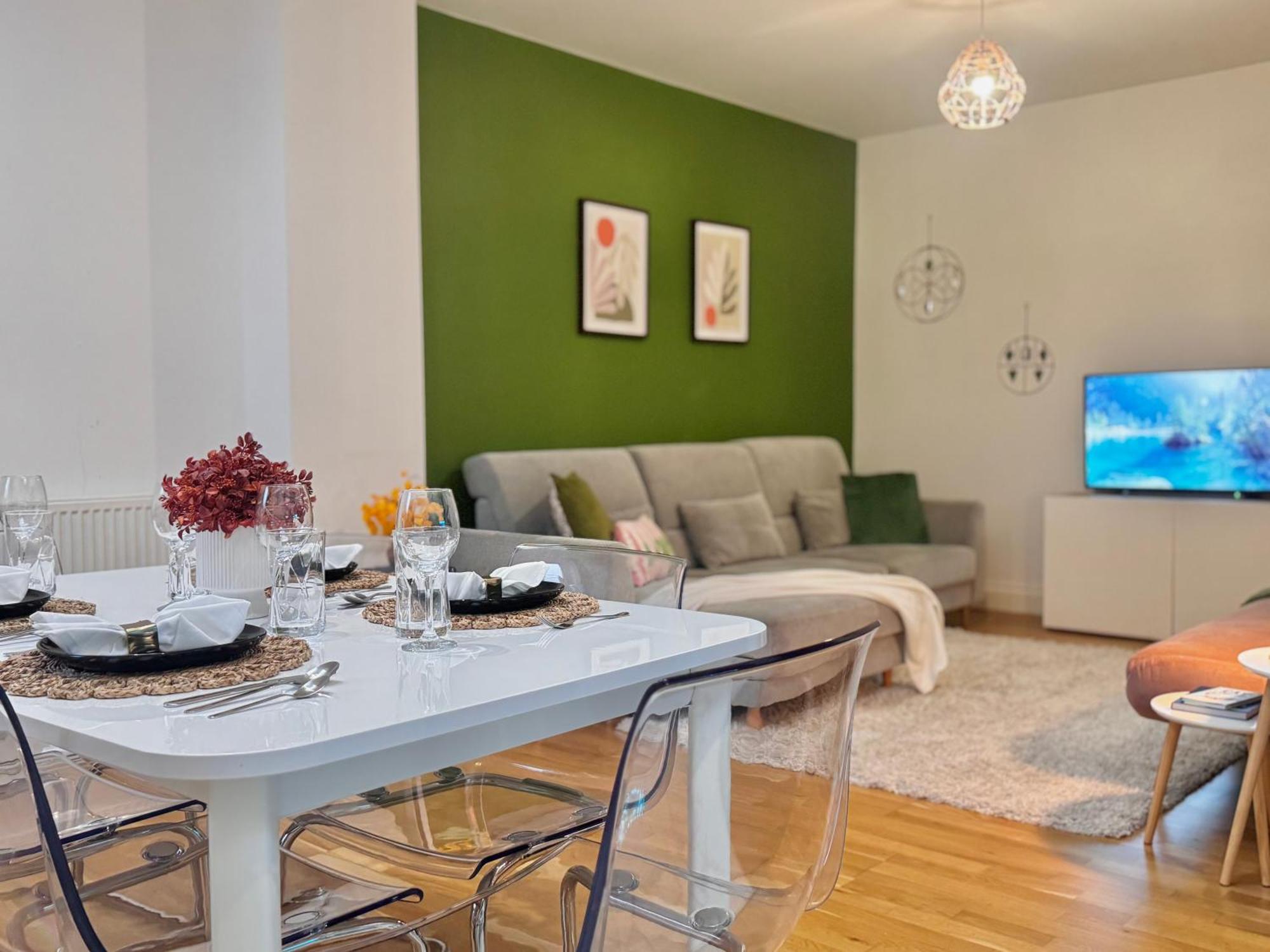 Modern 1-bed 30min To & Parking Apartamento