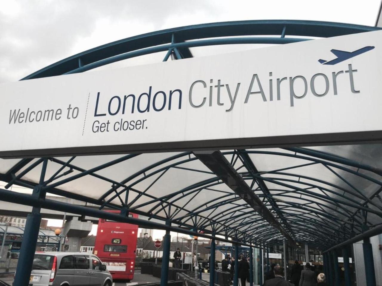 Cozylease 3-bed Canary Wharf Retreat,near Lcy Casa de Férias Londres