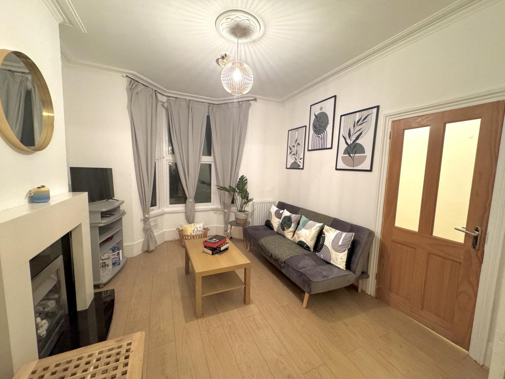 Spacious 3 Bedroom House Near London, O2, Excel, Stratford, Tube Station & Parking Available