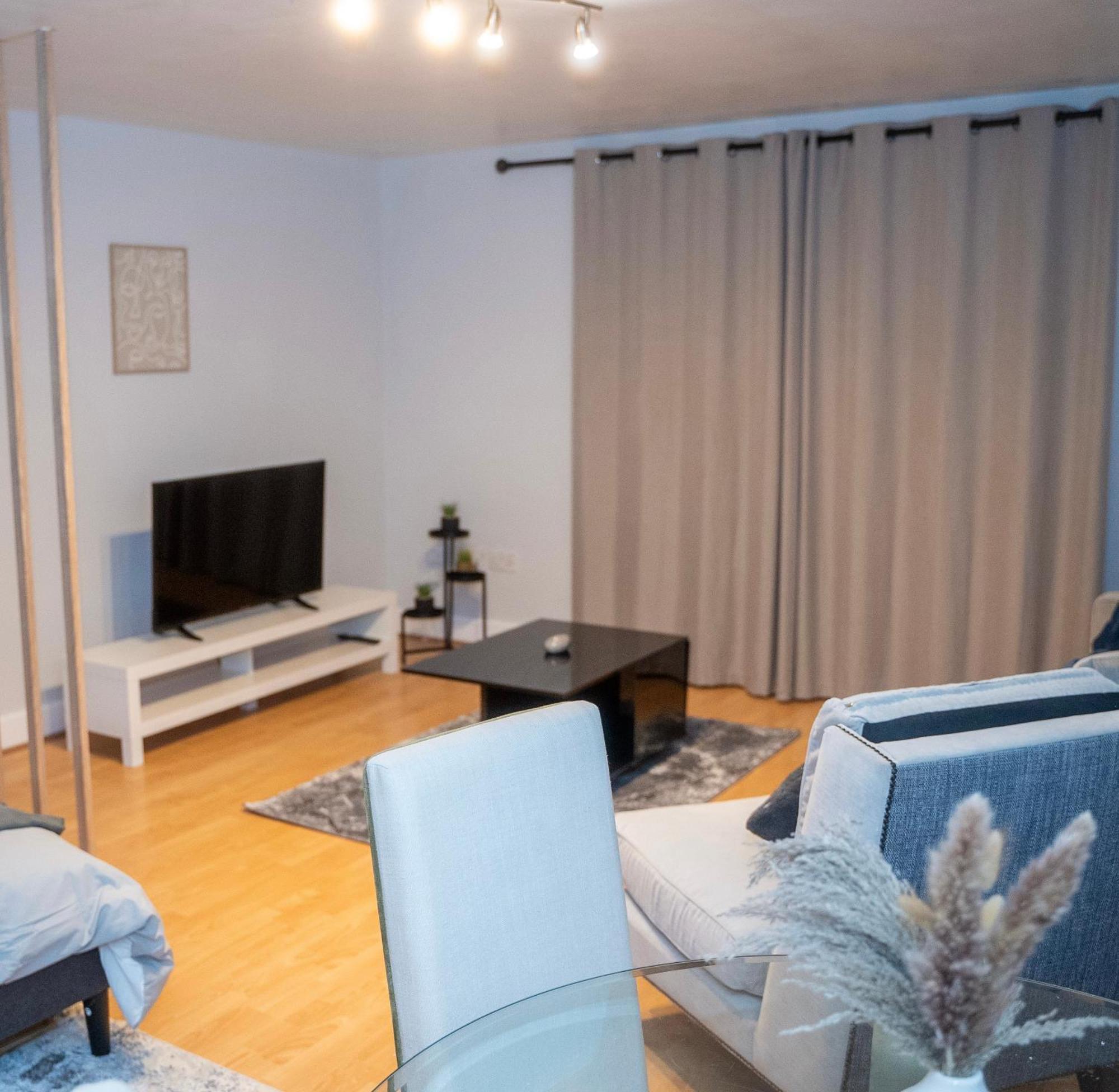Cozy 1 Bed In Canary Wharf - Near Excel & Greenwich With Gym Acces Londen