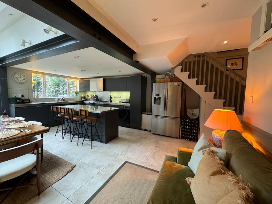 Homely Flat, Near Notting Hill Londres