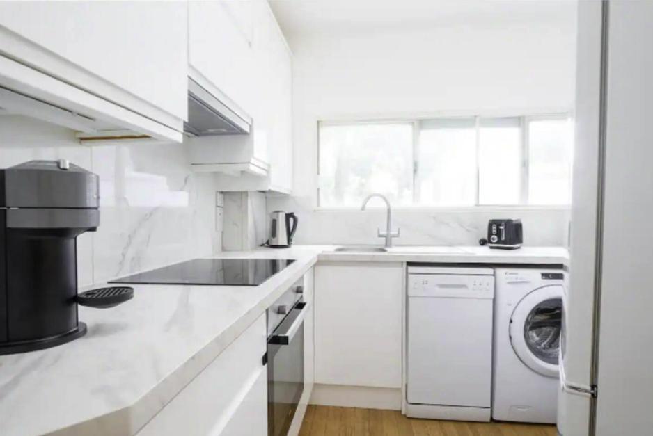 Capital Two Bedroom Sloane Avenue Londres