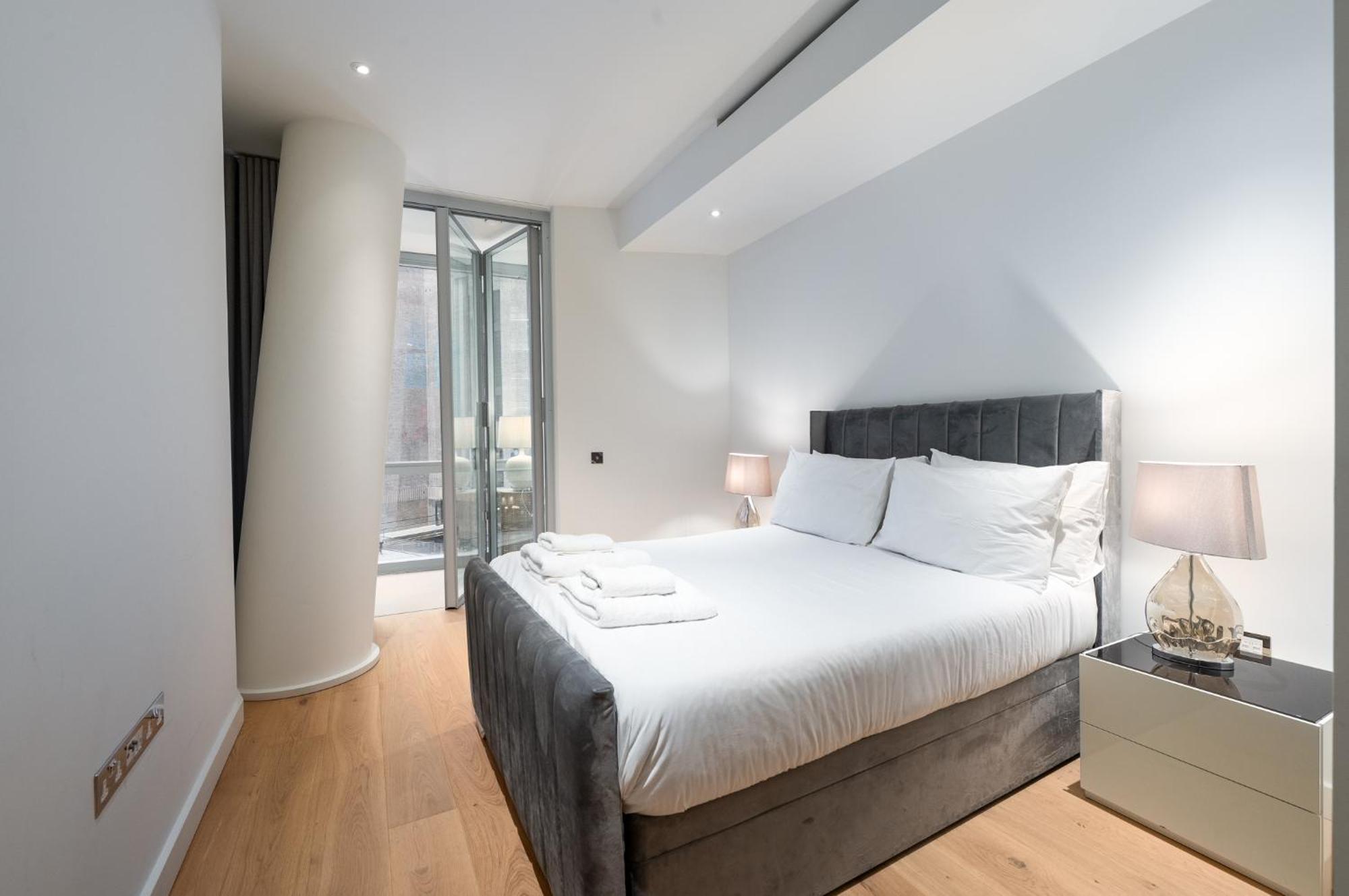 Capital Two Bedroom Flat In Battersea *