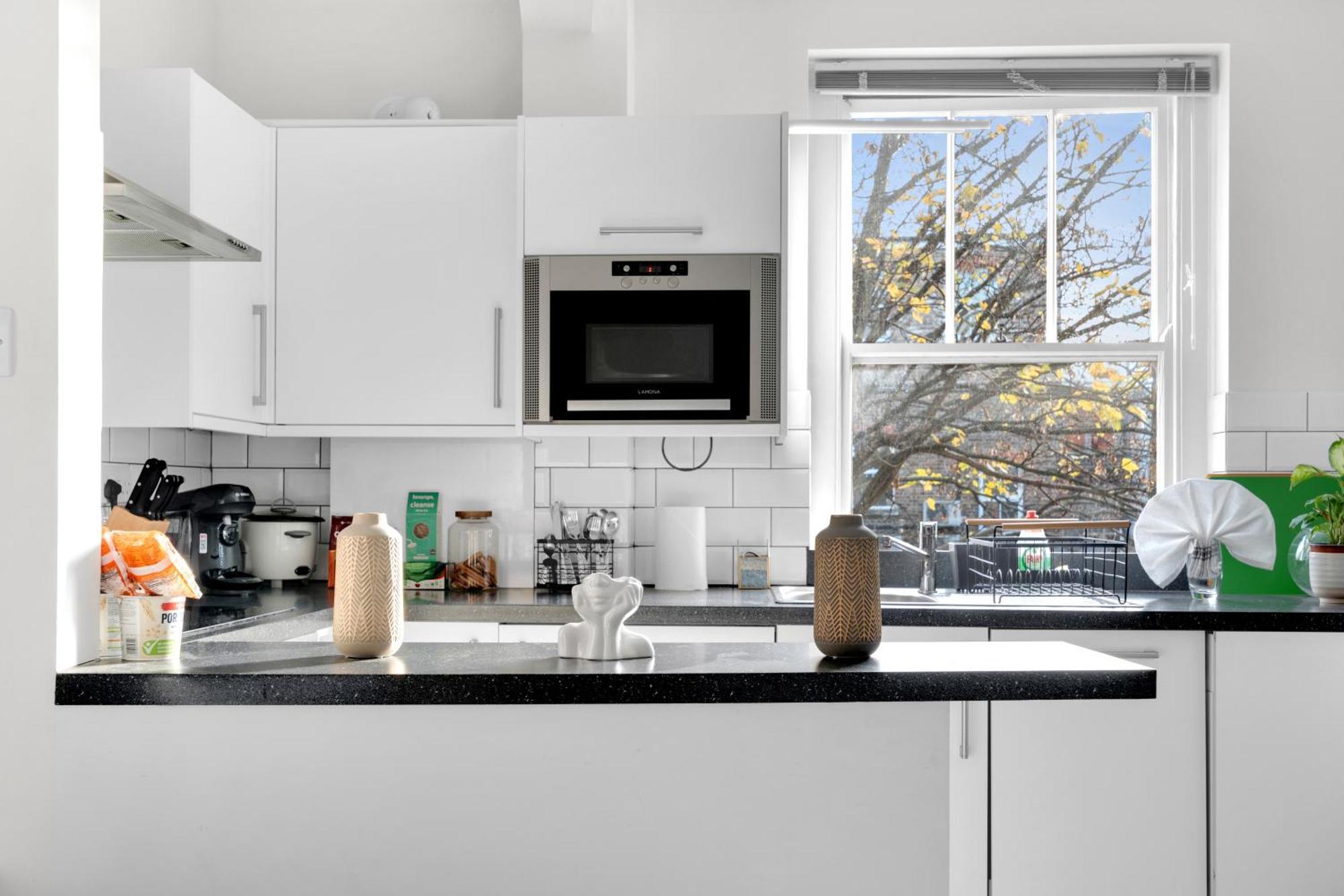1bed Flat, Sleeps 3 - 2min Tube , 20min London, 1gb Fibre Wifi, Free Snacks & Toiletries, 2 New Smart Tvs & Sofabed Londres