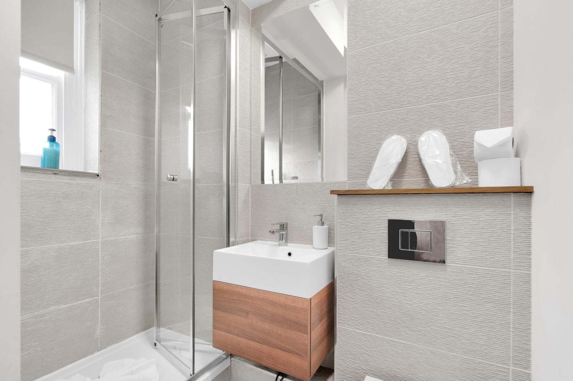 Very Central,1gb Fibre Wifi, 2min To Tube & Heathrow, Free Coffee, Milk & Snacks, 2 New Tvs & Sofabed * Londres