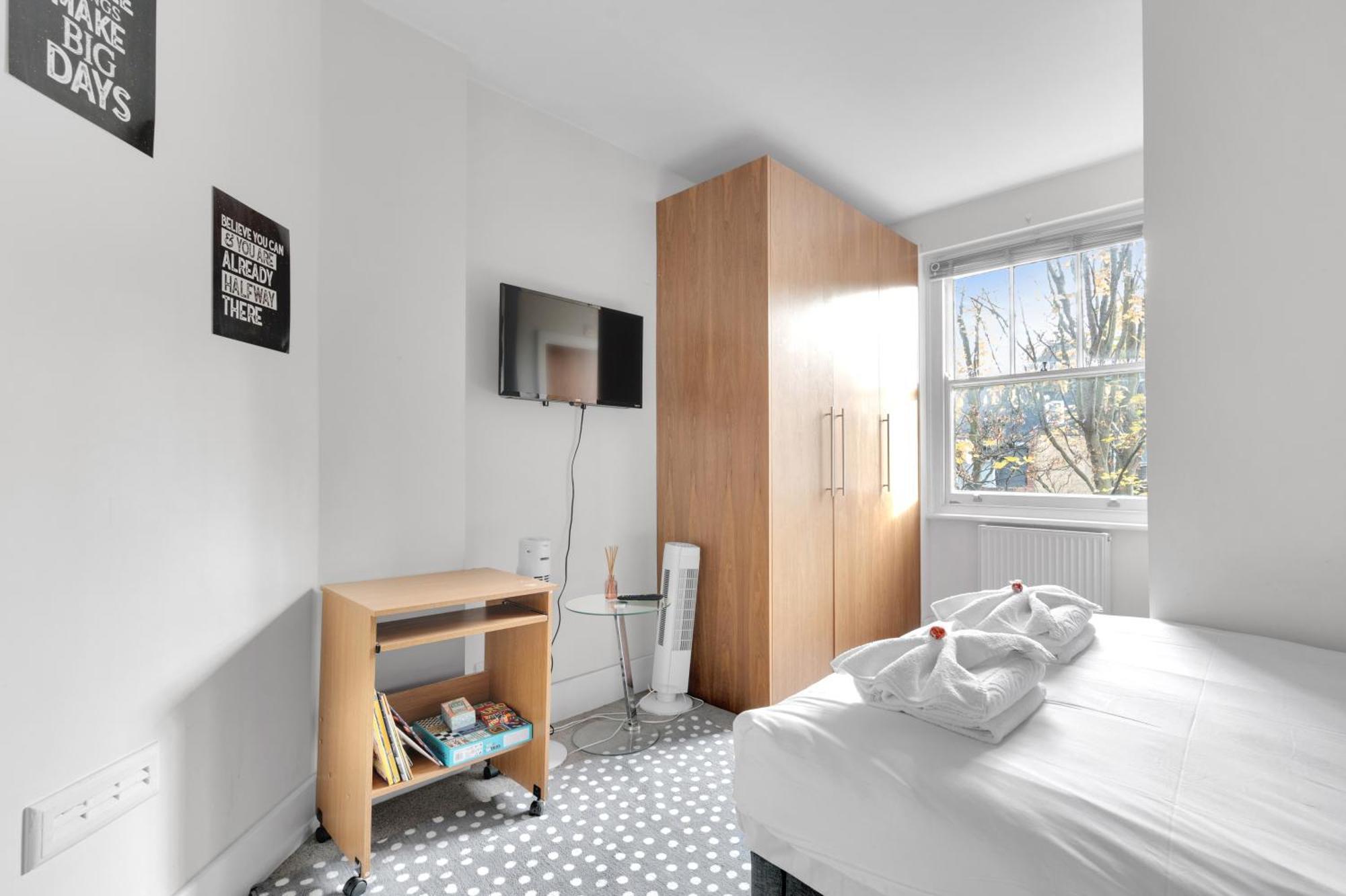 Apartamento Very Central,1gb Fibre Wifi, 2min To Tube & Heathrow, Free Coffee, Milk & Snacks, 2 New Tvs & Sofabed *