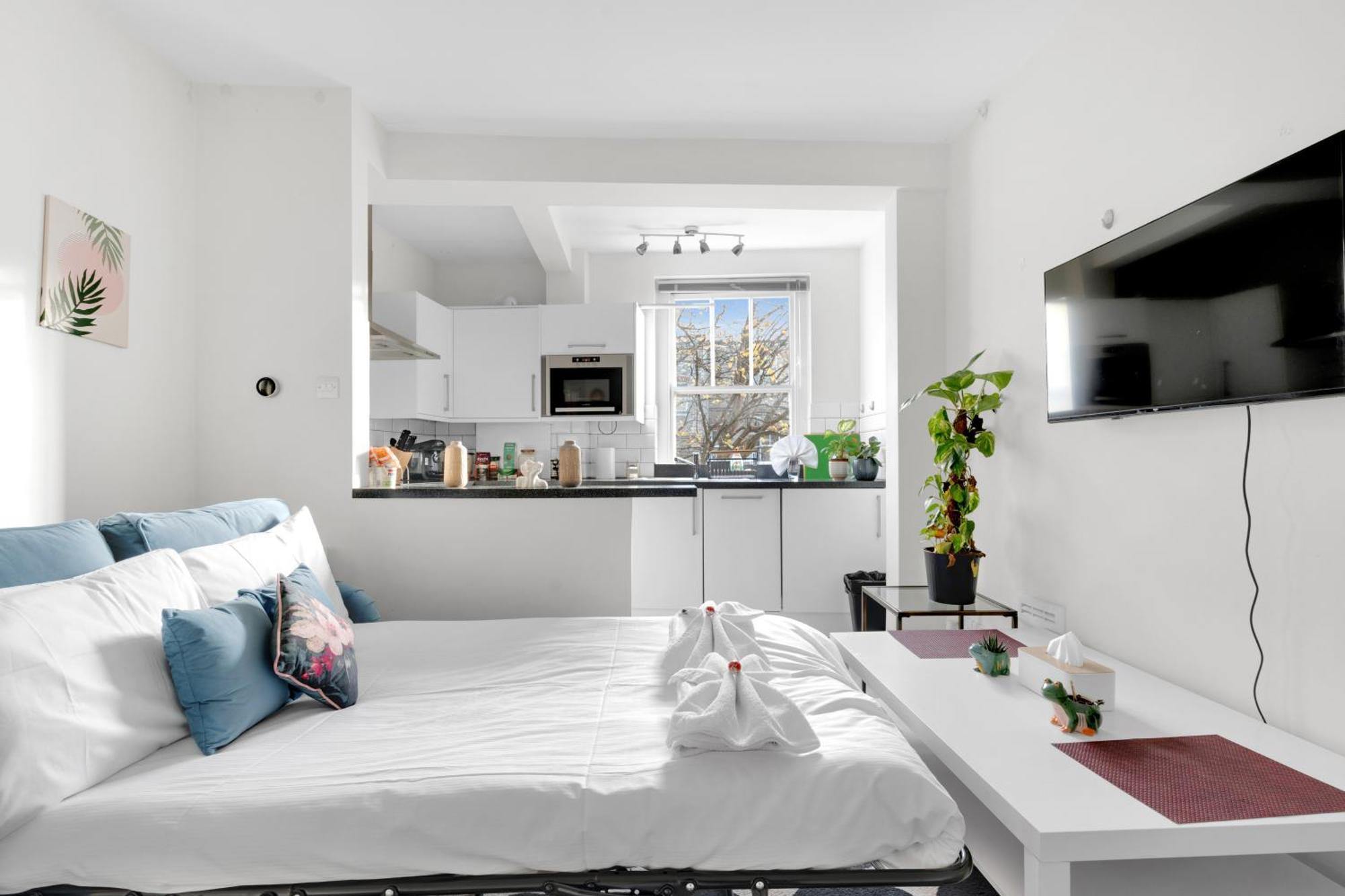 Very Central,1gb Fibre Wifi, 2min To Tube & Heathrow, Free Coffee, Milk & Snacks, 2 New Tvs & Sofabed Londres