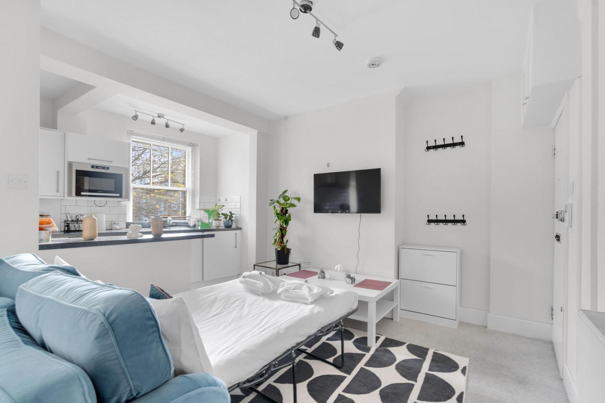 Apartamento Very Central,1gb Fibre Wifi, 2min To Tube & Heathrow, Free Coffee, Milk & Snacks, 2 New Tvs & Sofabed *