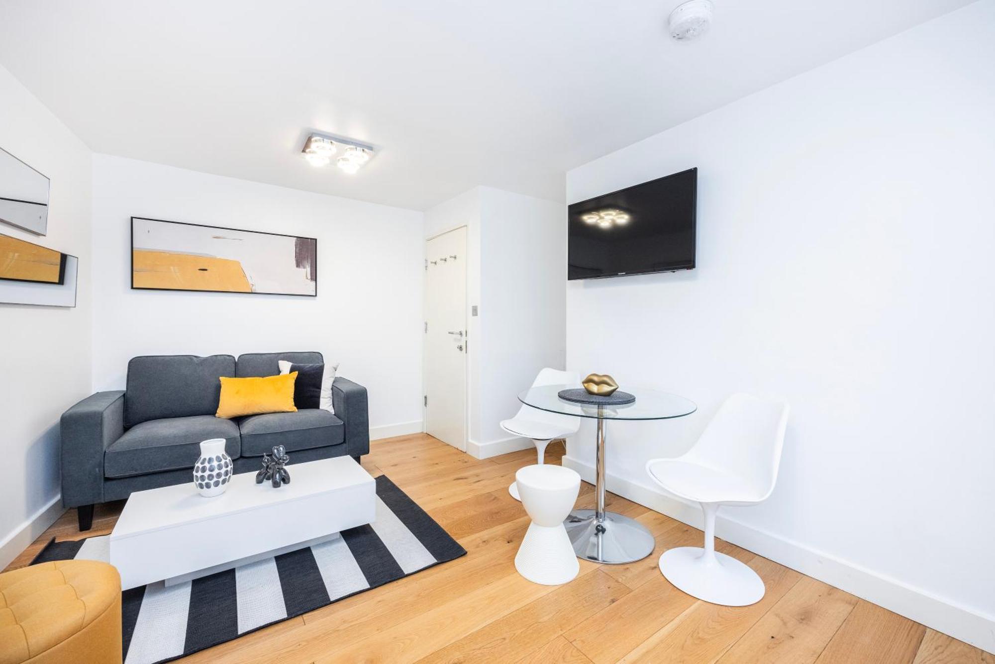 Stunning 2bed In Soho,steps From Piccadilly Circus * London