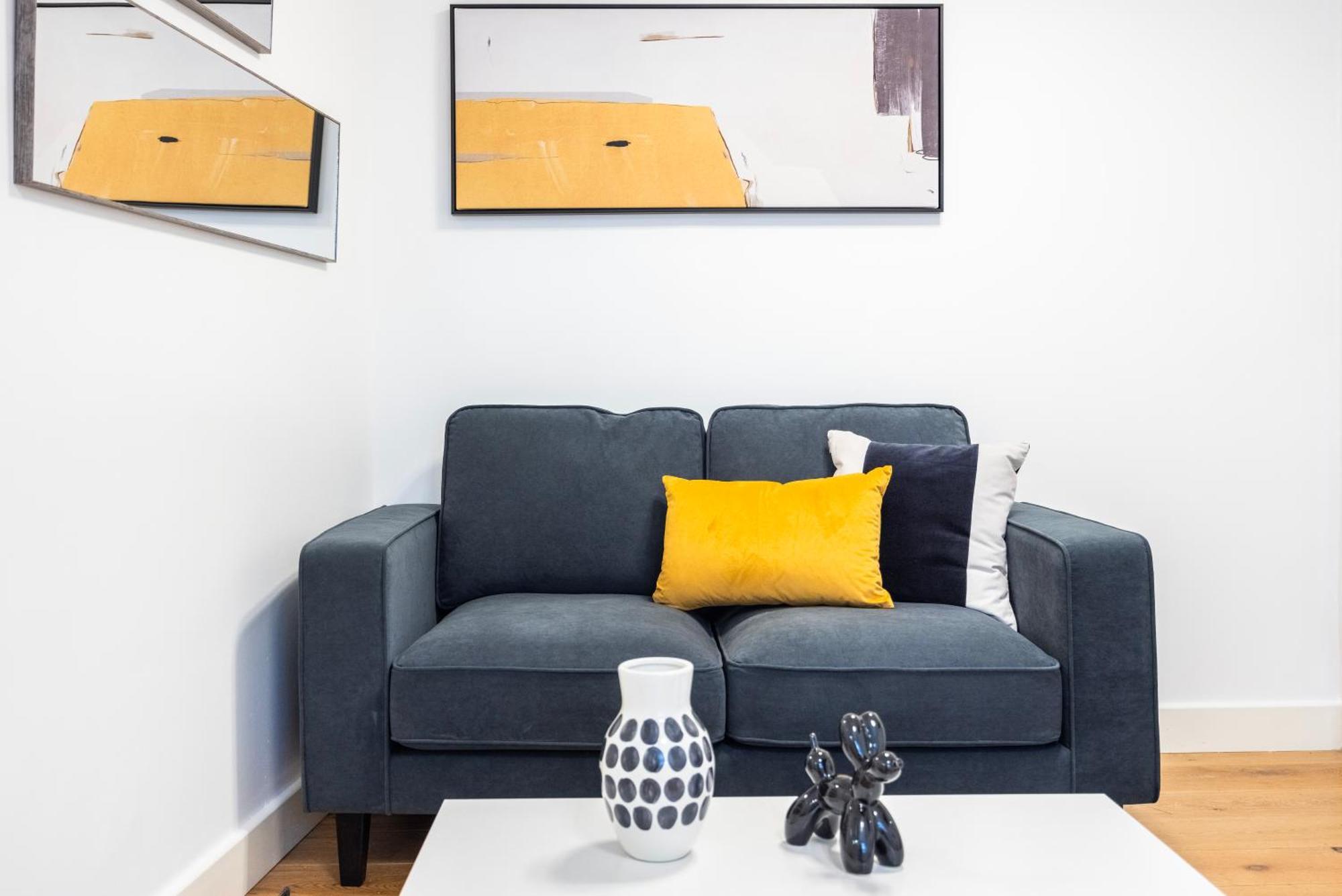 Stunning 2bed In Soho,steps From Piccadilly Circus Apartment *