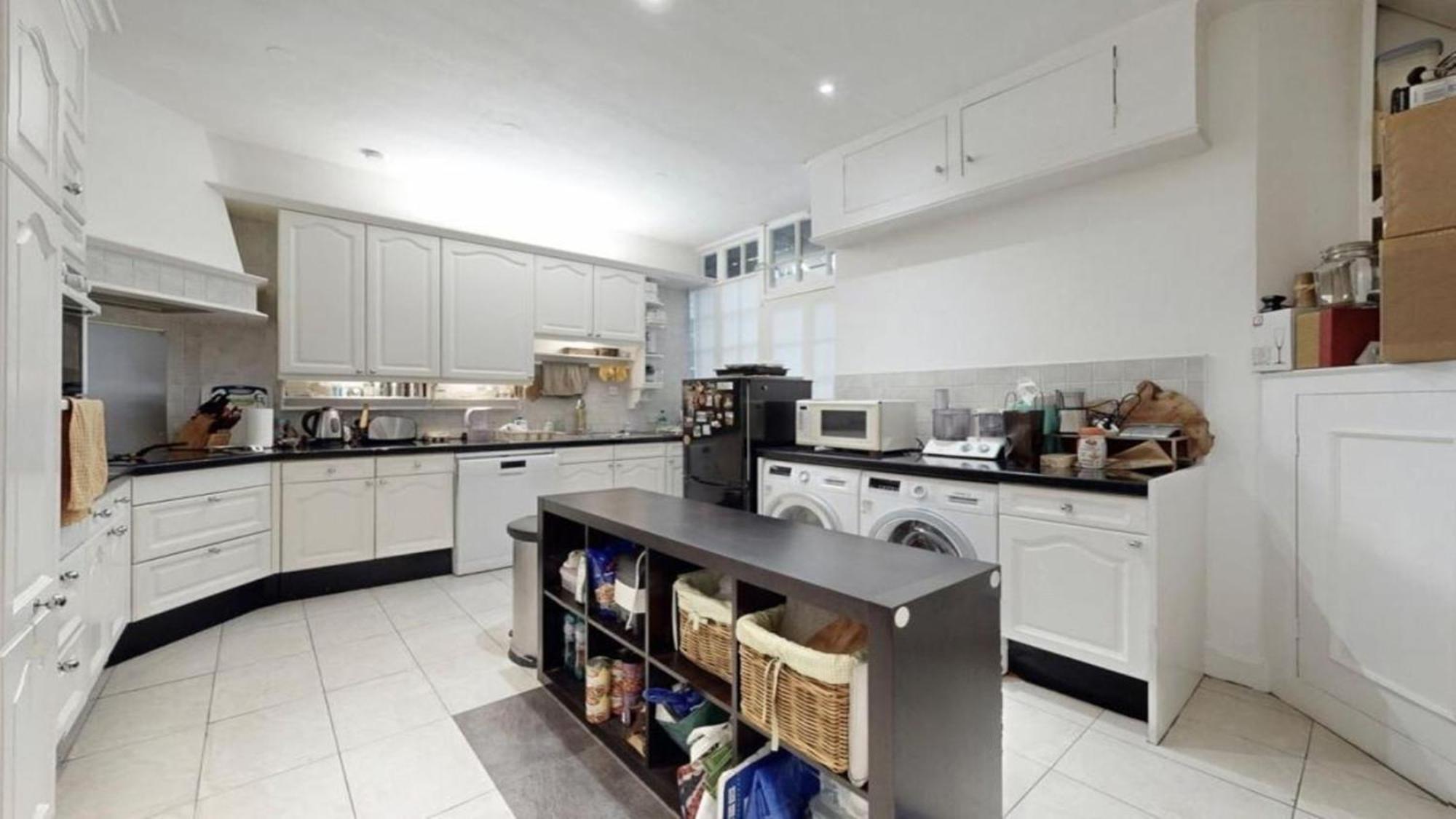 Bright & Spacious 4-bed Flat In * Londres