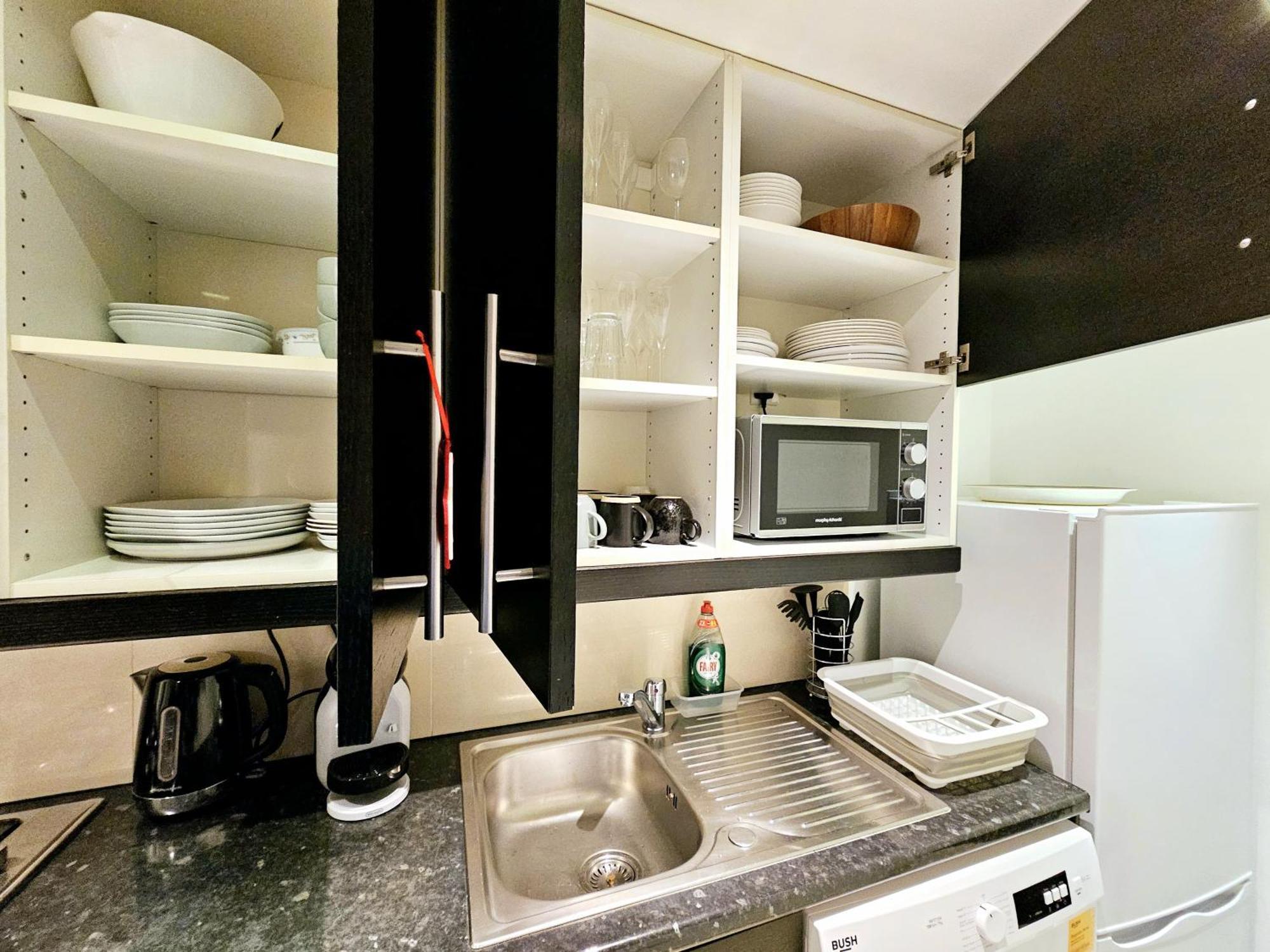 Modern Hyde Park With Private Entrance & Private Back Patio Near Bayswater & Paddington Stations Appartement *