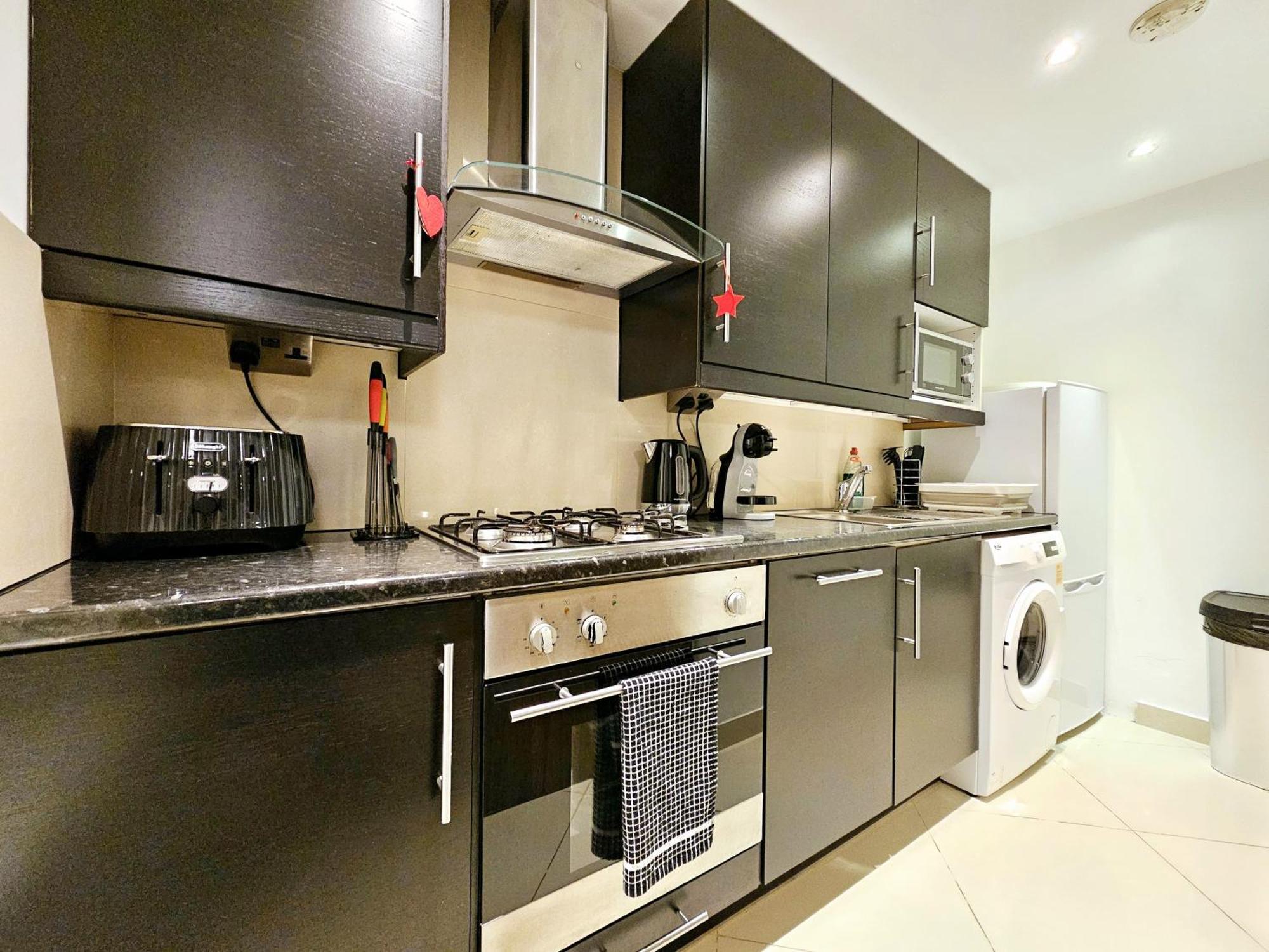 Appartement Modern Hyde Park With Private Entrance & Private Back Patio Near Bayswater & Paddington Stations *