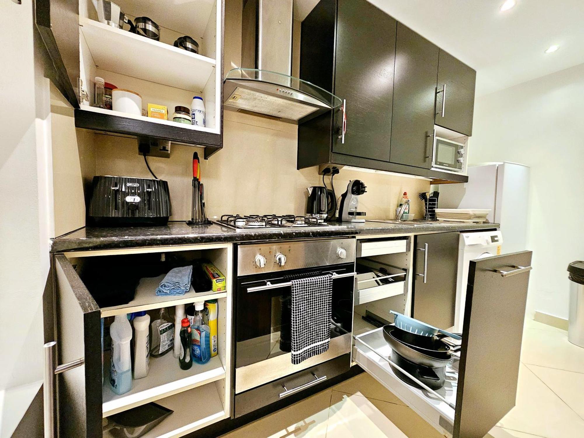 Modern Hyde Park With Private Entrance & Private Back Patio Near Bayswater & Paddington Stations Appartement Londres