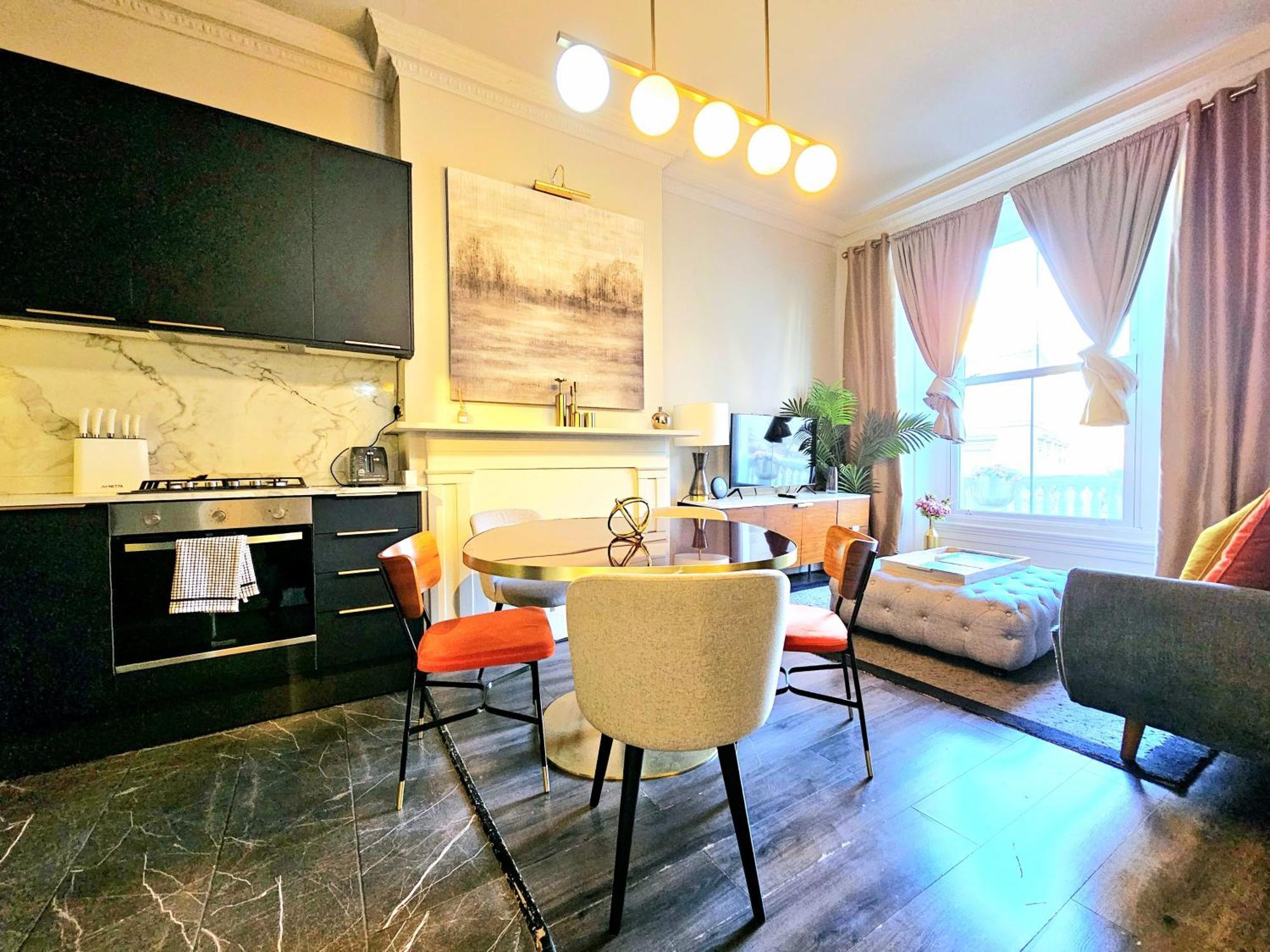 Stylish Hyde Park By Tube Stations With Elevator Apartment