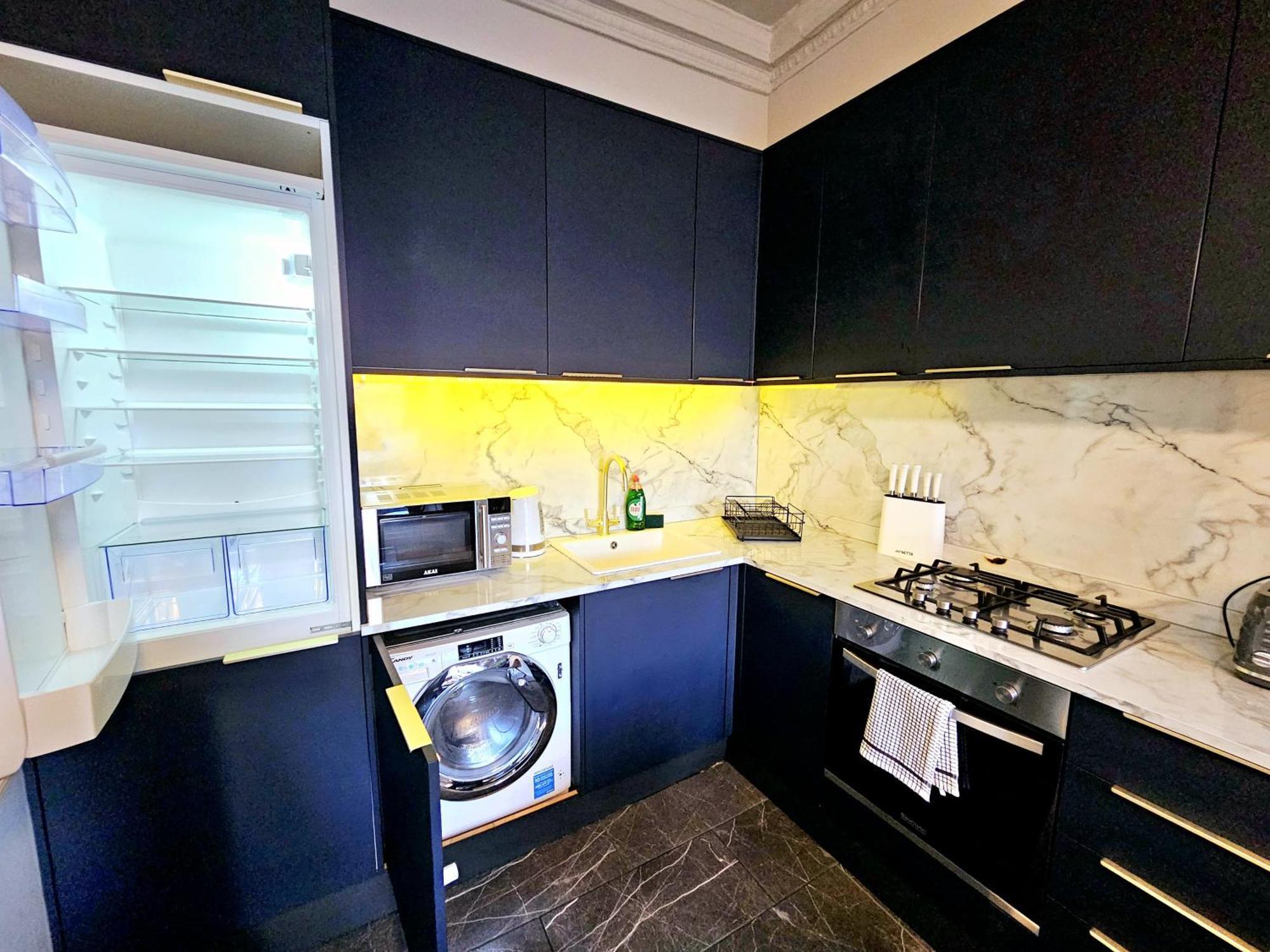 Stylish Hyde Park By Tube Stations With Elevator Apartment London