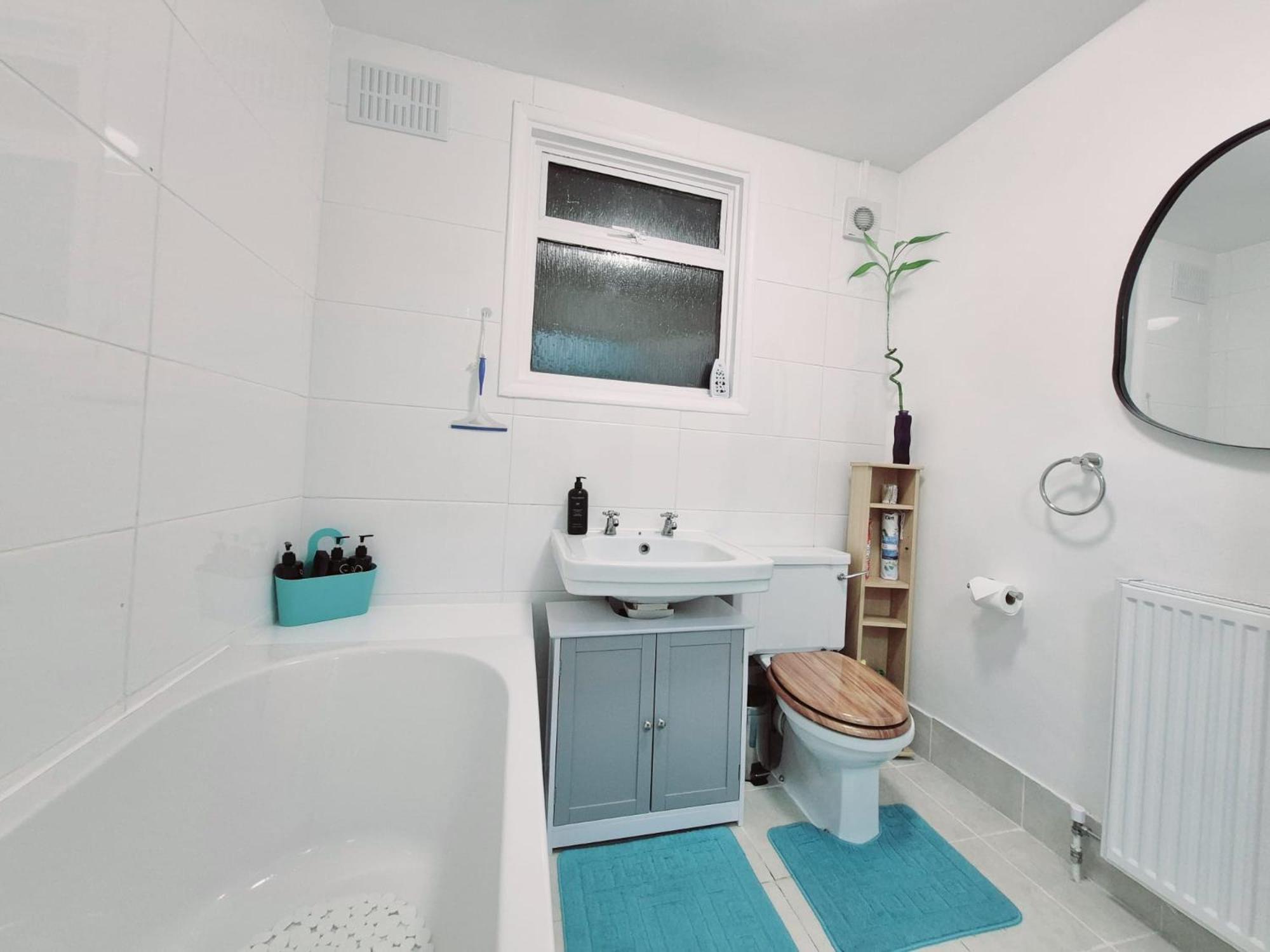 Stylish And Bright Flat In N8 Turnpike Lane - Piccadilly Line Apartamento Londres