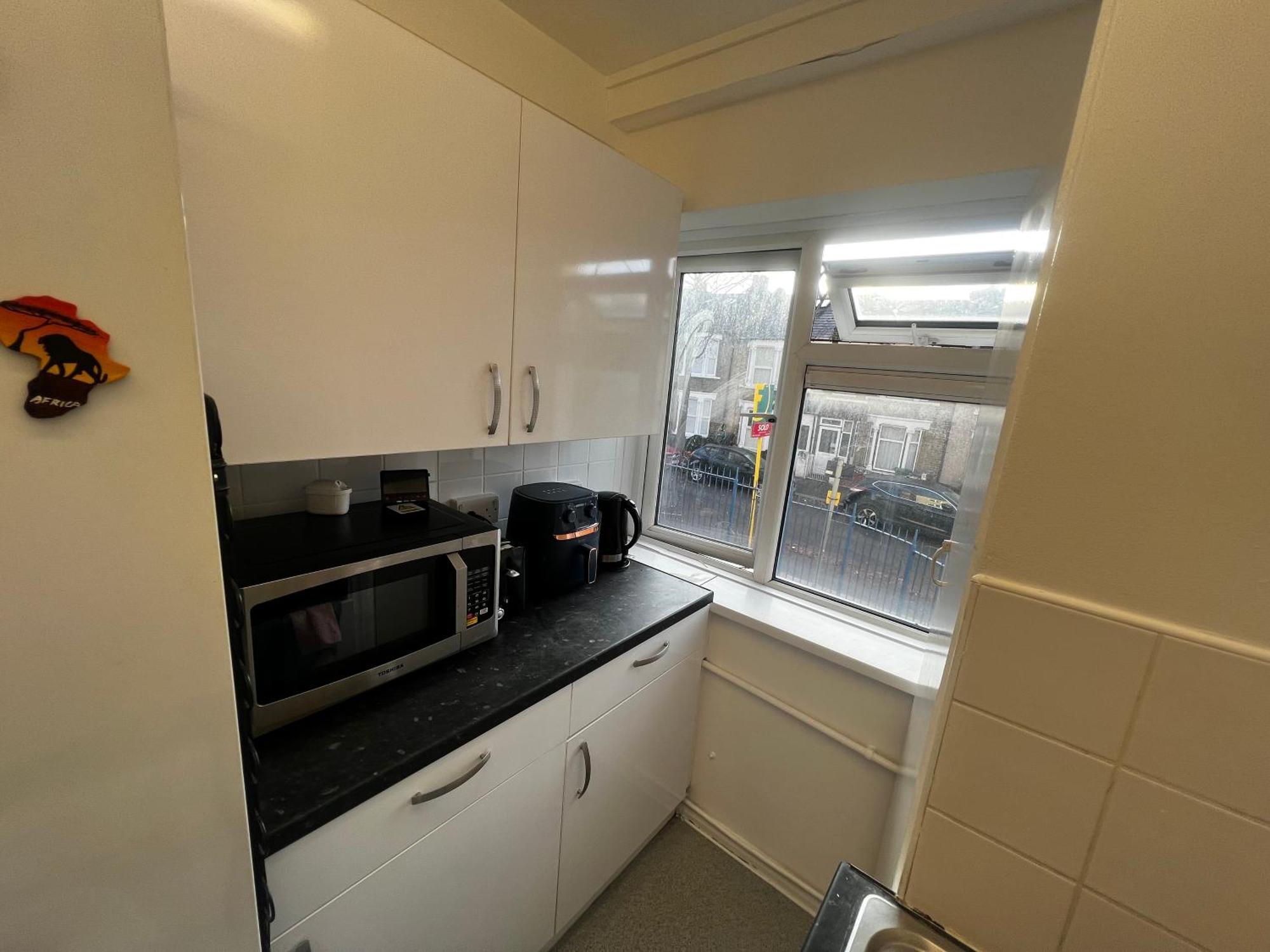 1-bed Flat With Fast Wi-fi In Prime Location 15mins From