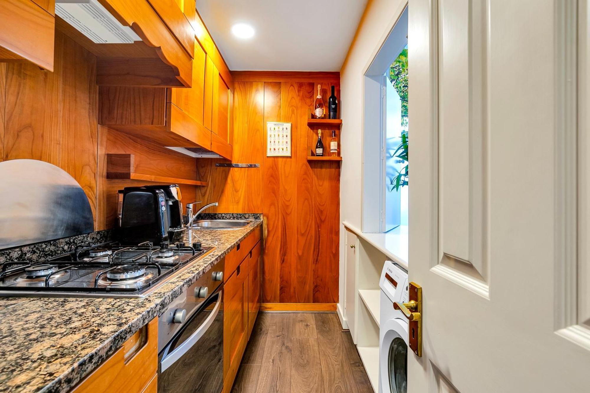 Flat In Victoria Appartement