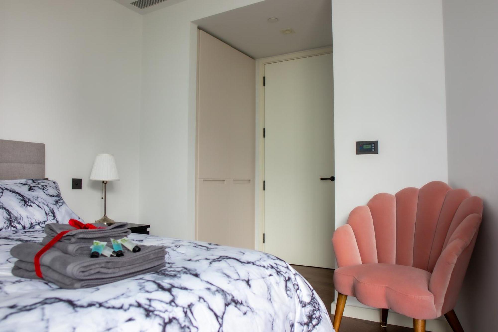 Apartamento Luxury Steps From Battersea Power St And Close To Victoria & Chelsea