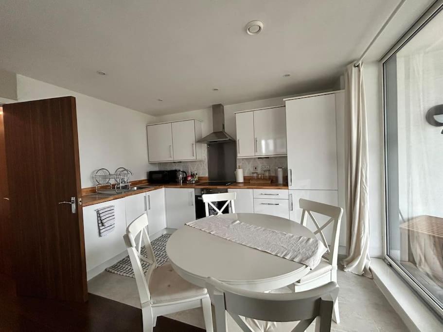 2 Bedroom Cozy Near Kew Bridge Appartement Londres