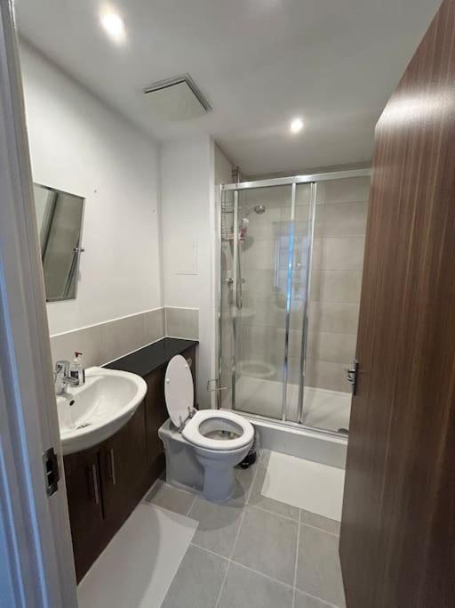2 Bedroom Cozy Near Kew Bridge *