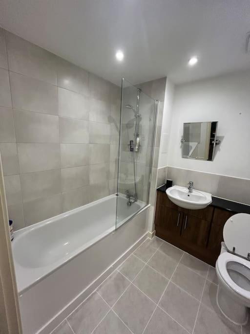 2 Bedroom Cozy Near Kew Bridge * Londres