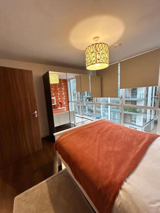 2 Bedroom Cozy Near Kew Bridge * Londres
