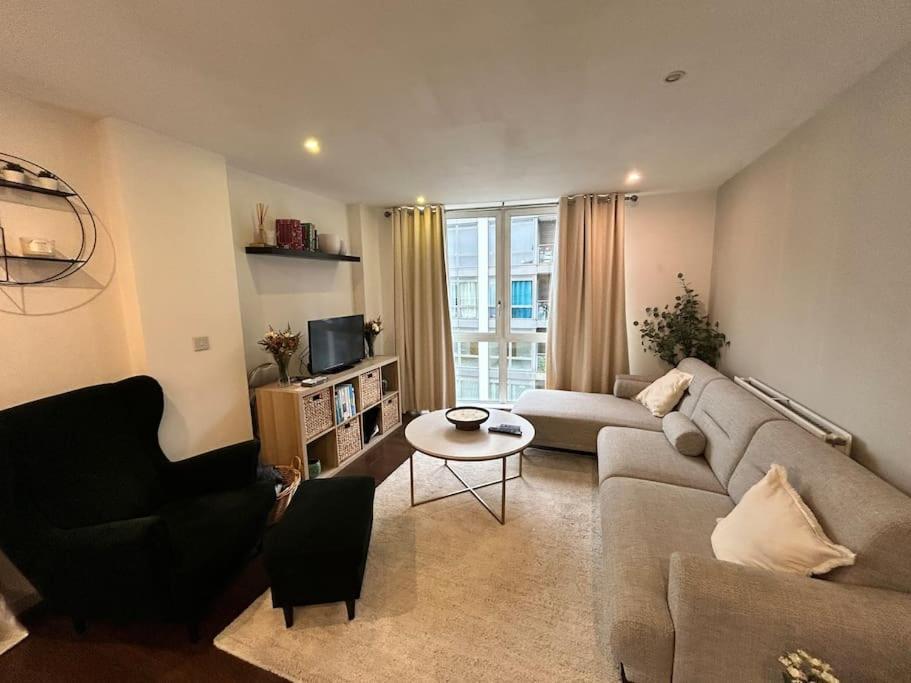 2 Bedroom Cozy Near Kew Bridge Londres