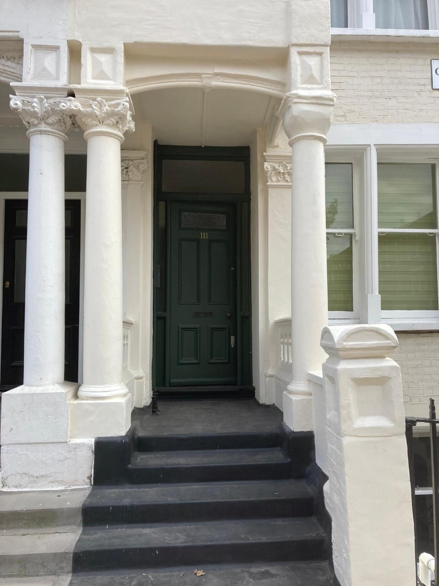 Beautiful One Bedroom Flat With Private Balcony Londres