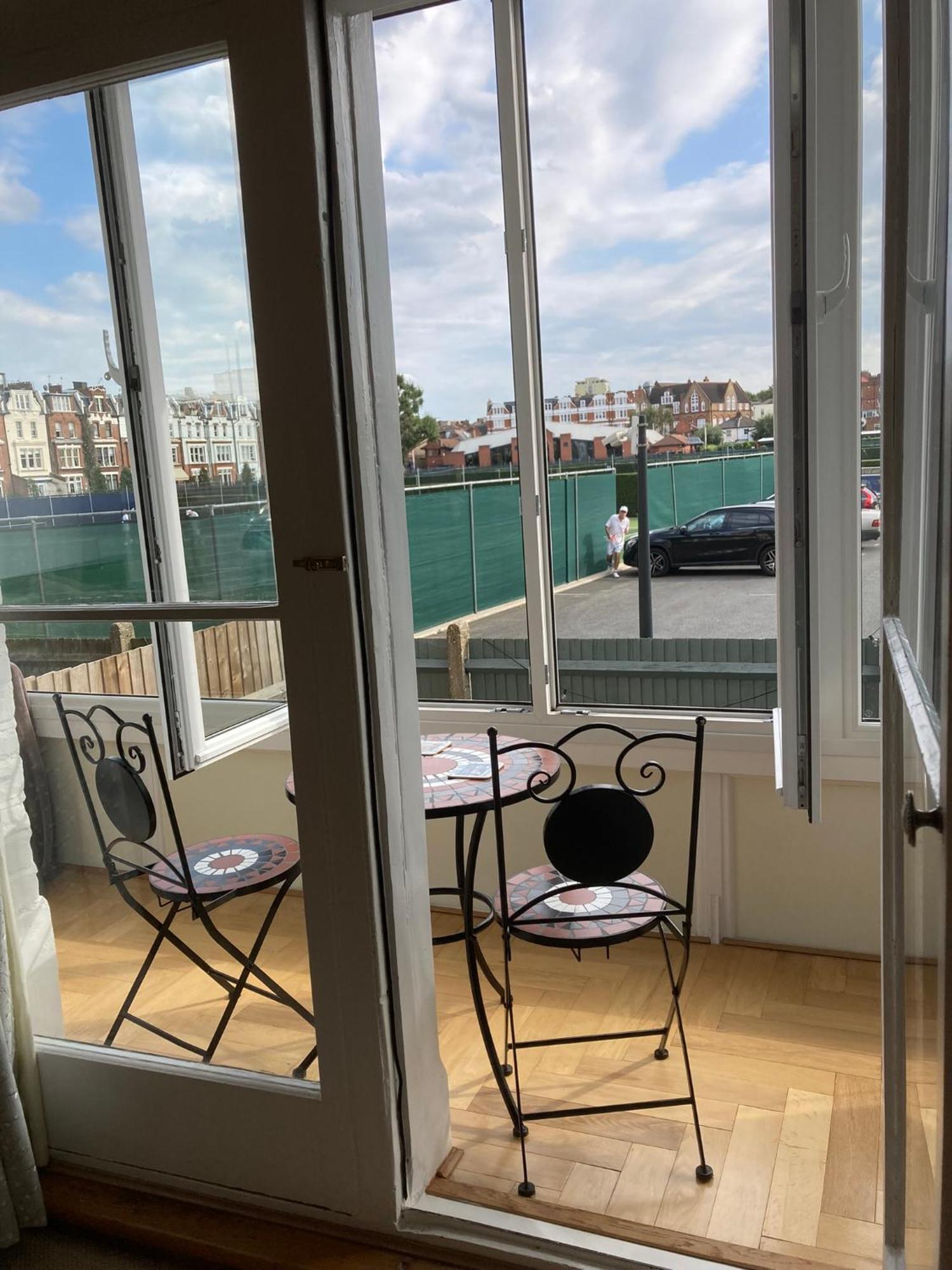 Beautiful One Bedroom Flat With Private Balcony Appartement *