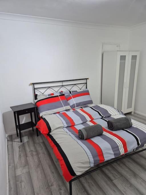 Newly Fitted 2 Bedroom Battersea Flat * Londres