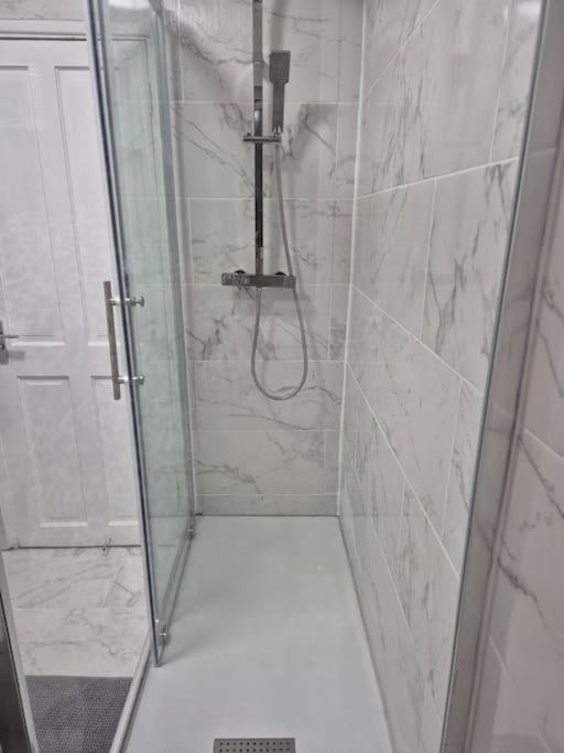 Newly Fitted 2 Bedroom Battersea Flat Appartement Londres