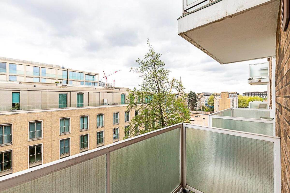 Modern With Balcony Apartamento