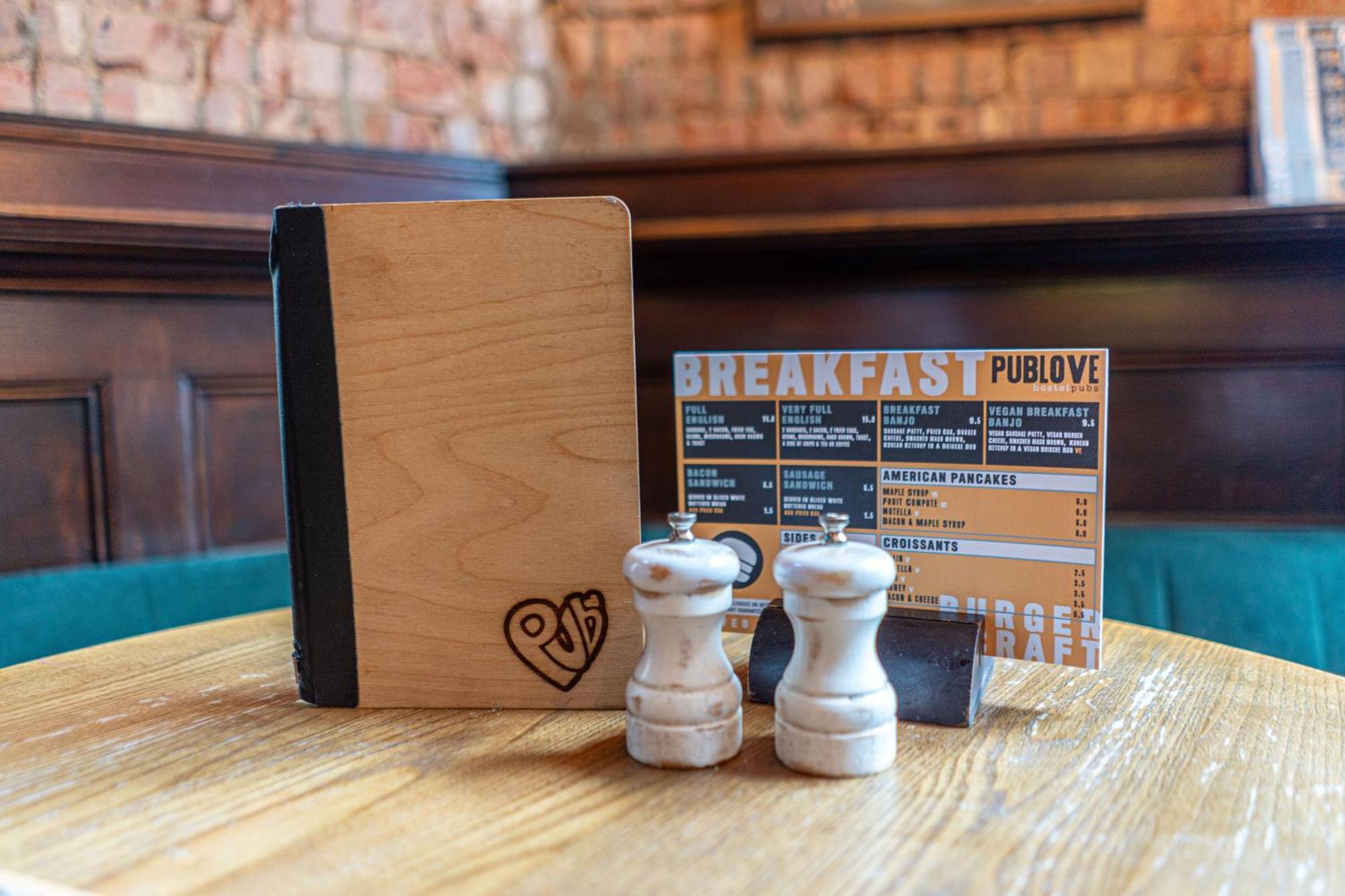 Publove @ The Rose & Crown Hostel *