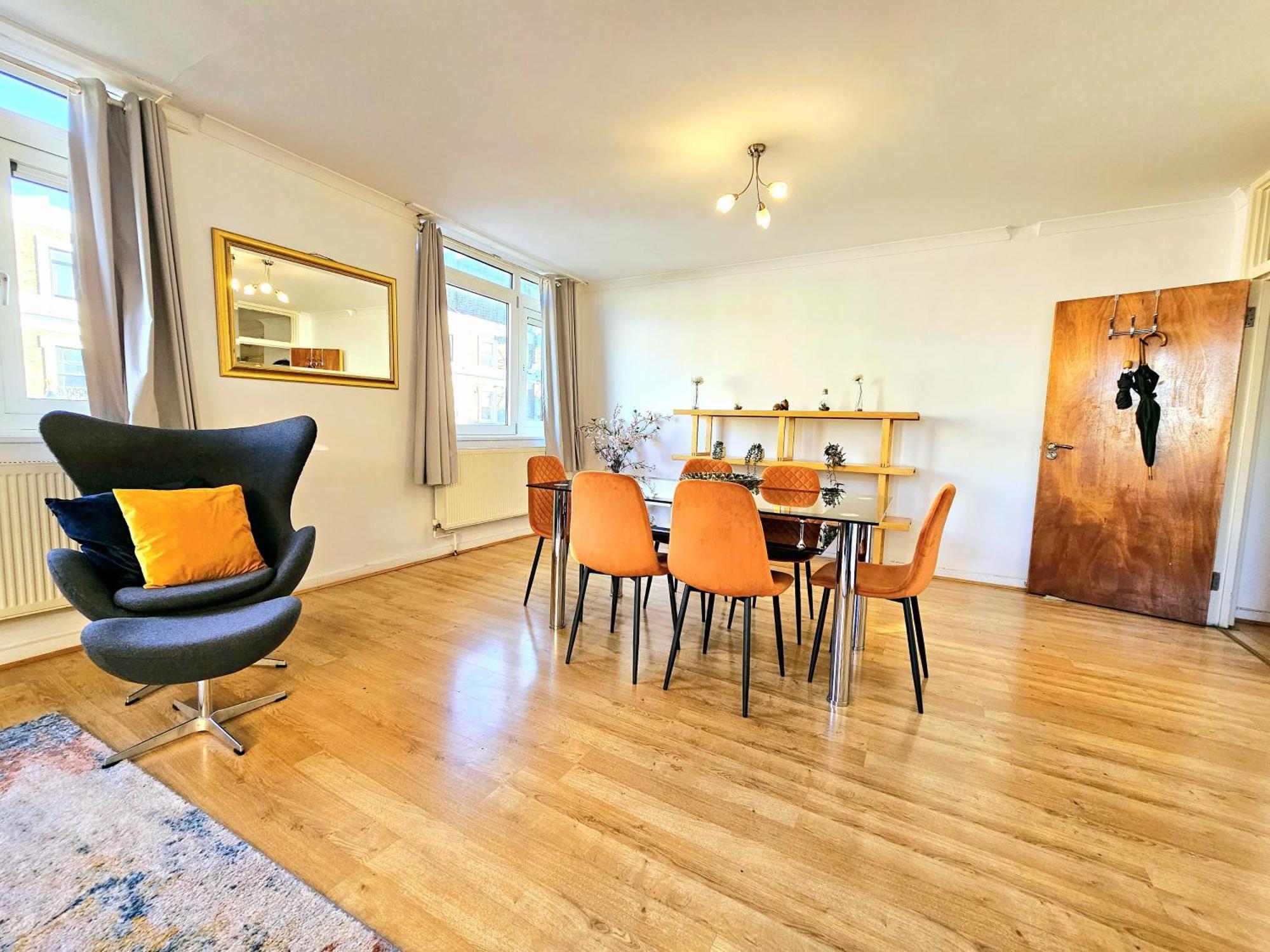Bright & Spacious In Building With Lift, Right Next To Bayswater Station - Walk To Kensington Palace, Hyde Park, Little Venice & Notting Hill Appartement Londen