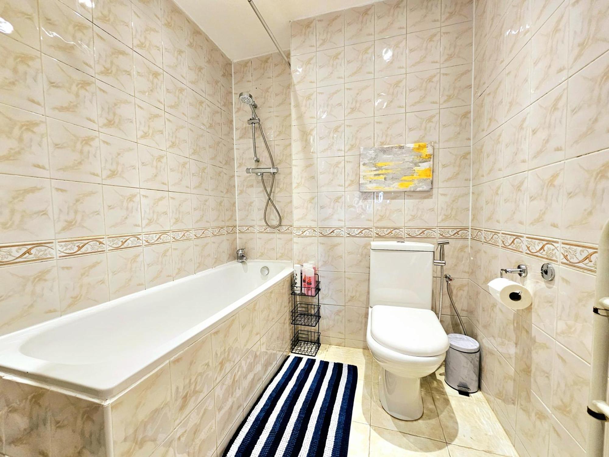 Bright & Spacious In Building With Lift, Right Next To Bayswater Station - Walk To Kensington Palace, Hyde Park, Little Venice & Notting Hill * Londen