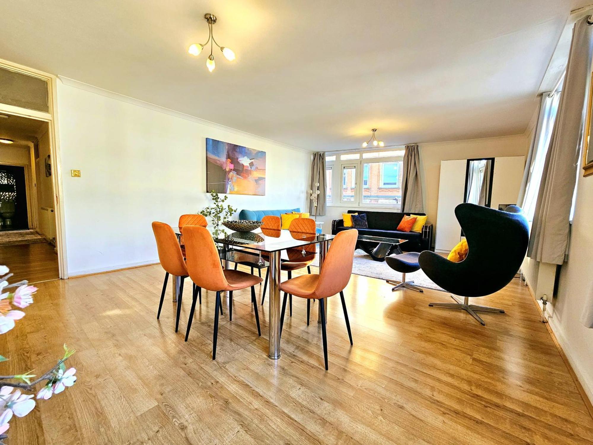 Bright & Spacious In Building With Lift, Right Next To Bayswater Station - Walk To Kensington Palace, Hyde Park, Little Venice & Notting Hill Appartement