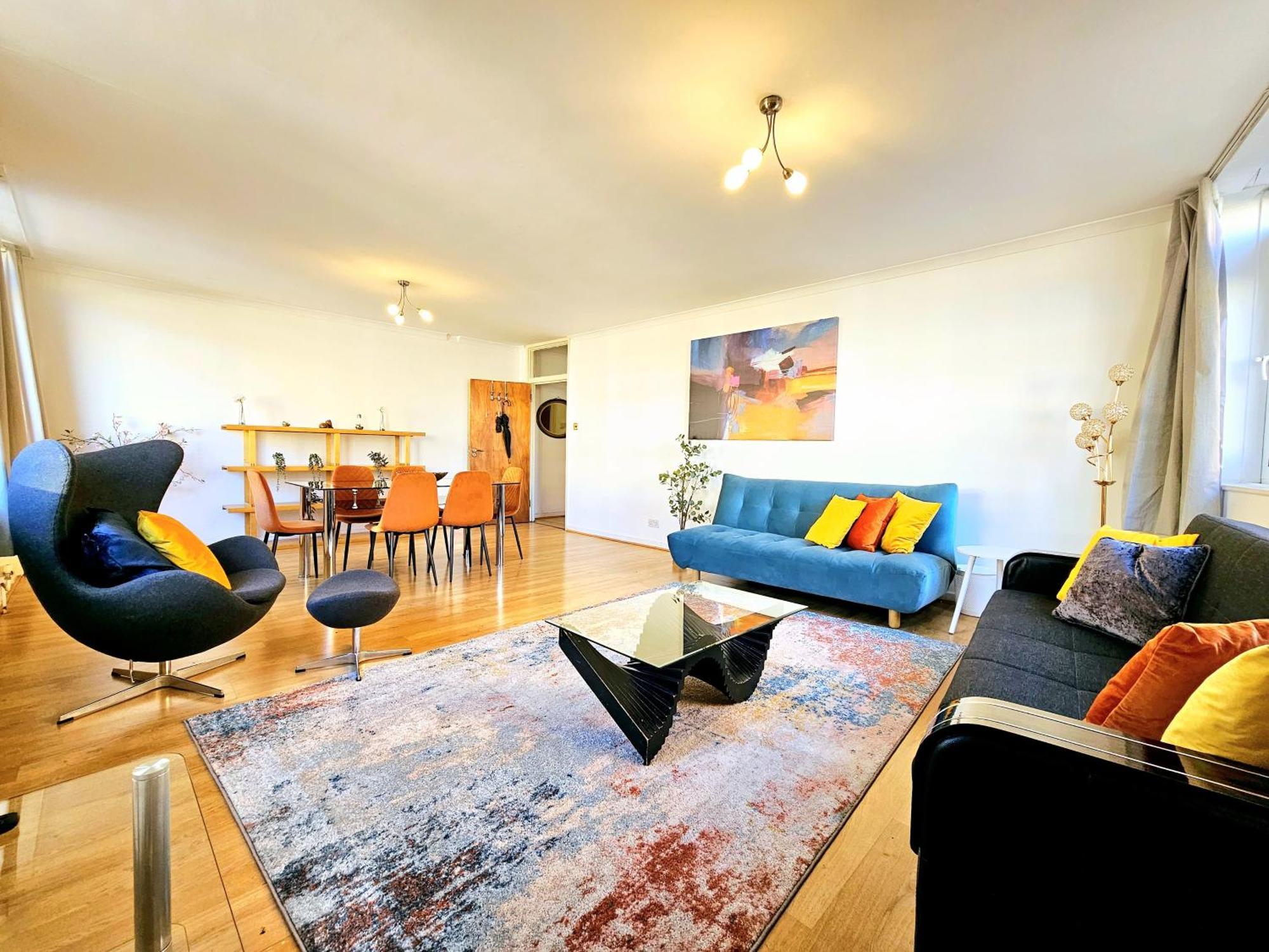 Bright & Spacious In Building With Lift, Right Next To Bayswater Station - Walk To Kensington Palace, Hyde Park, Little Venice & Notting Hill Appartement Londen